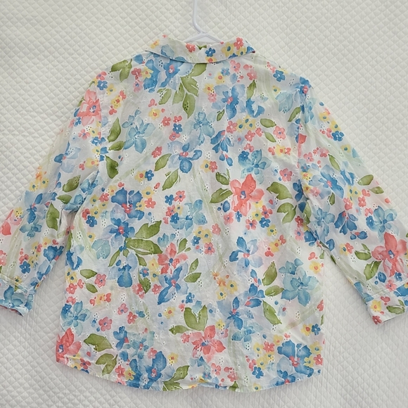 Alfred Dunner button-down floral blouse size 14. - Picture 4 of 8